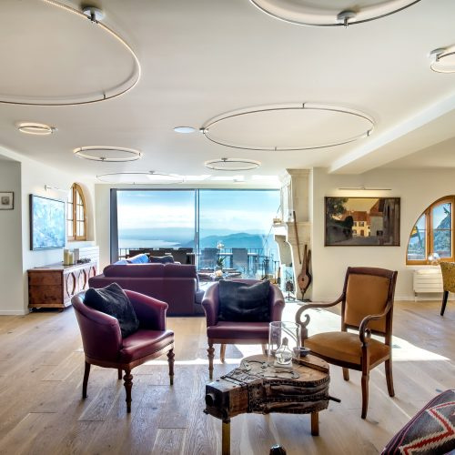 LIEHT Lichtplanung Villa am Genfersee: Sitzbereich mit Panoramablick