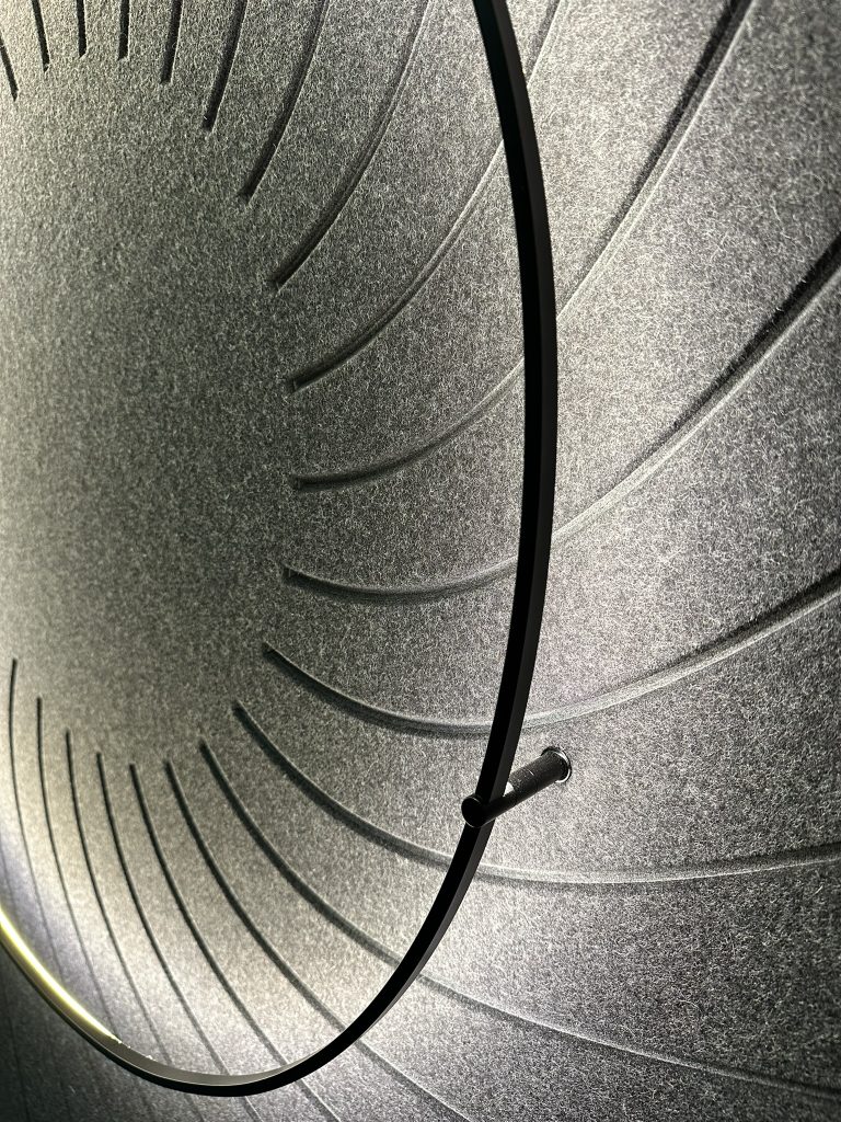 LIEHT Wand-/Deckenleuchte ZIRCLE: Detail der Ringverbindung